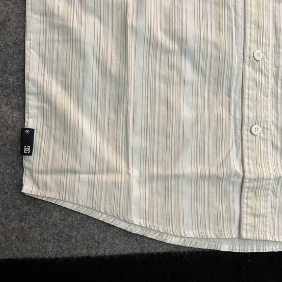 DC SHOE CO Vintage S/S Button-Up Shirt skateboard - Picture 4 of 11